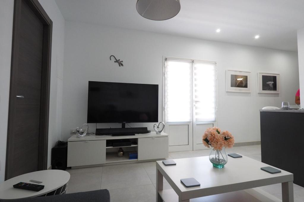 Private Apartment With Mountain And Sea Views, La Asomada, Lanzarote تياس المظهر الخارجي الصورة